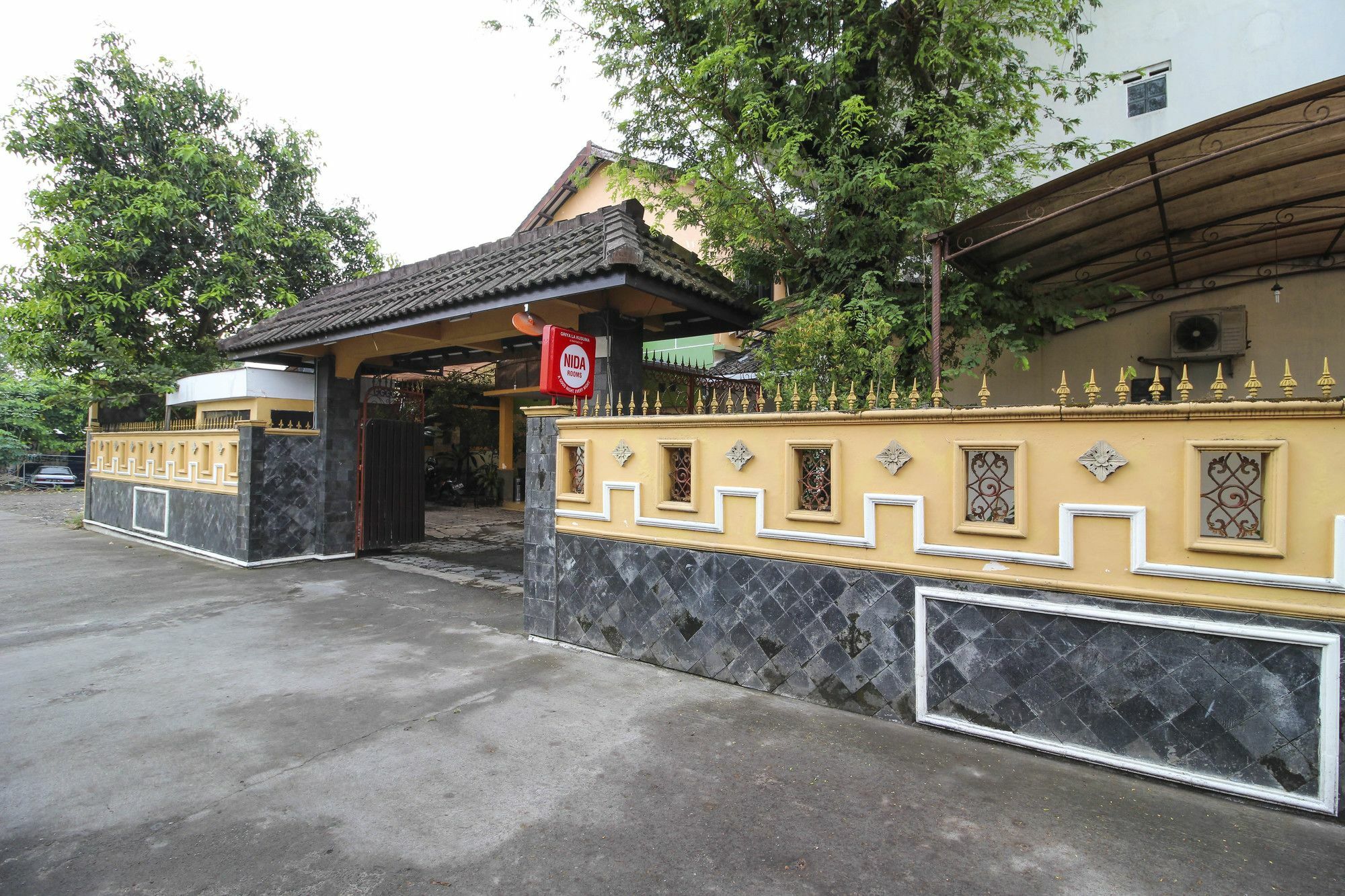 Hotel Reddoorz Near Lottemart Maguwo Yogyakarta Exterior foto