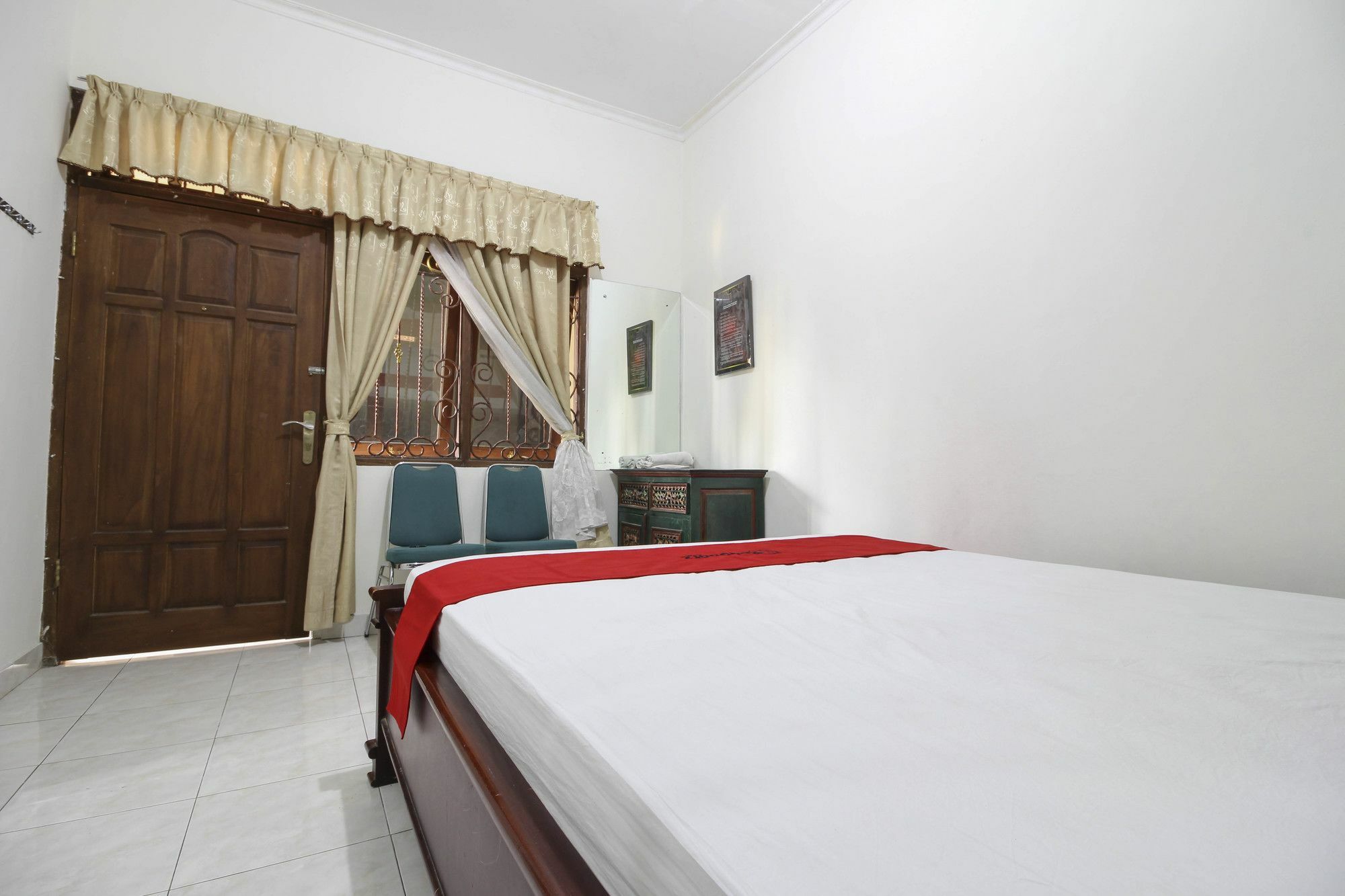 Hotel Reddoorz Near Lottemart Maguwo Yogyakarta Exterior foto